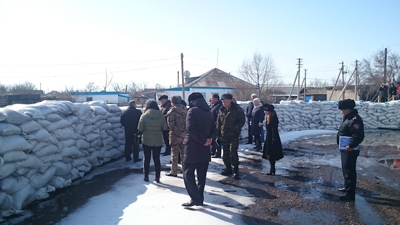 Жәрдем жан-жақтан жасалуда