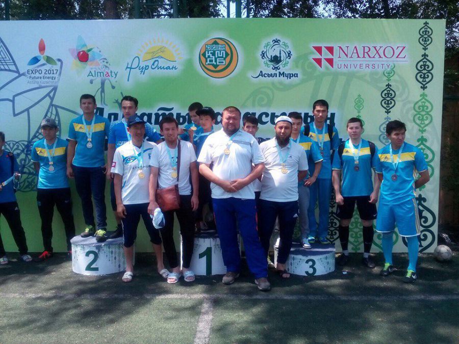 Жамағат доп тебуден жарысады