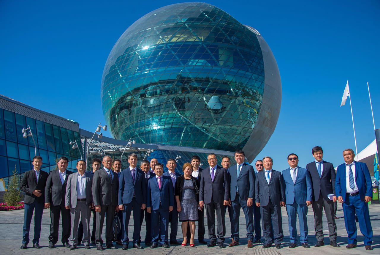 ОҚО әкімі өңірлік делегациямен бірге ЭКСПО көрмесін аралады