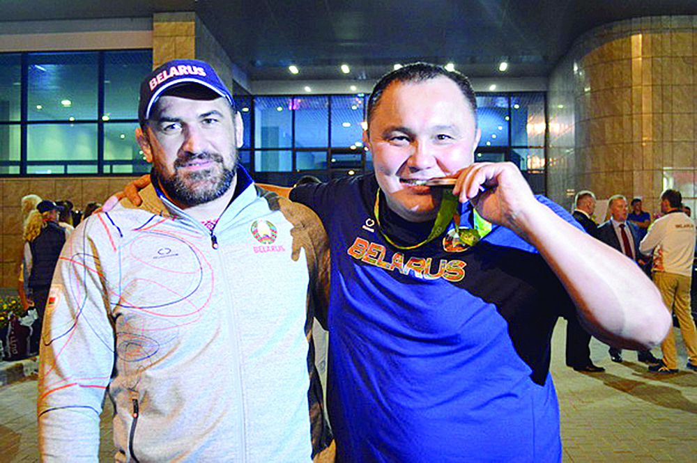 Медведьтің ізбасарларын баптайтын қазақ