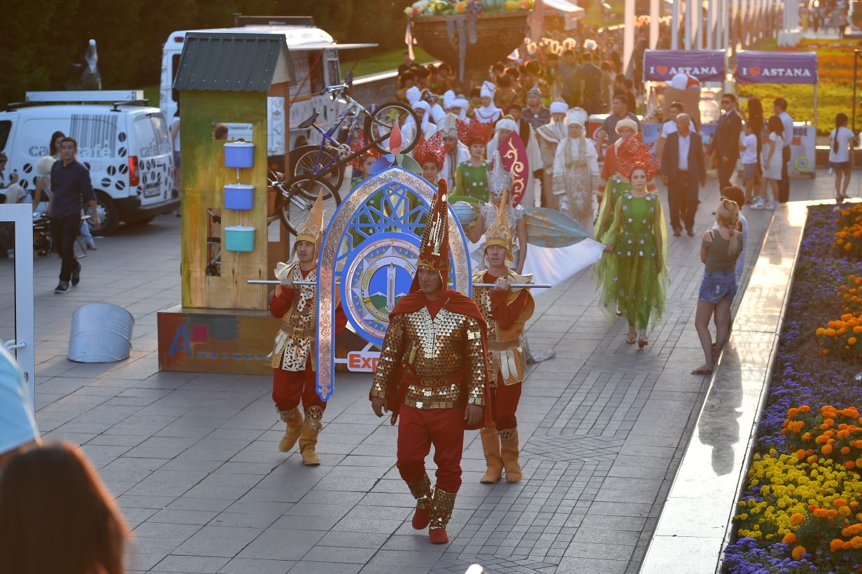 Астананың бас көшелерімен өнер керуені жүріп өтті