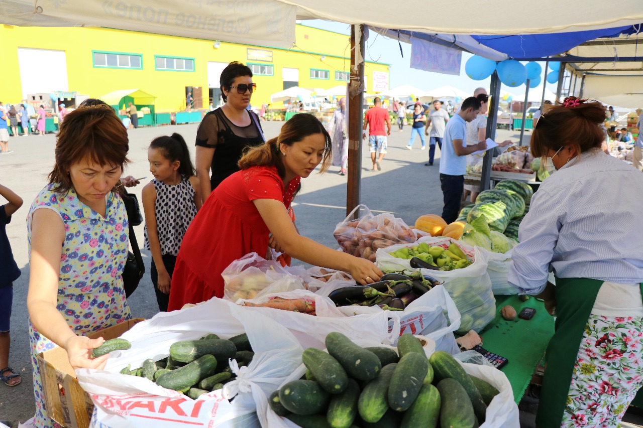 Атырауда Конституция күніне орай ауыл шаруашылығы жəрмеңкесінің маусымы ашылды
