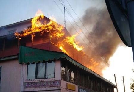 Алматыда «Айя» кешені өртеніп жатыр