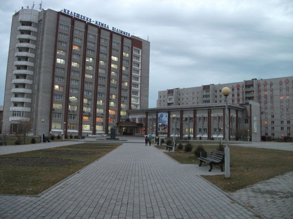 Жұдырықты жұлдыздармен жүздесті