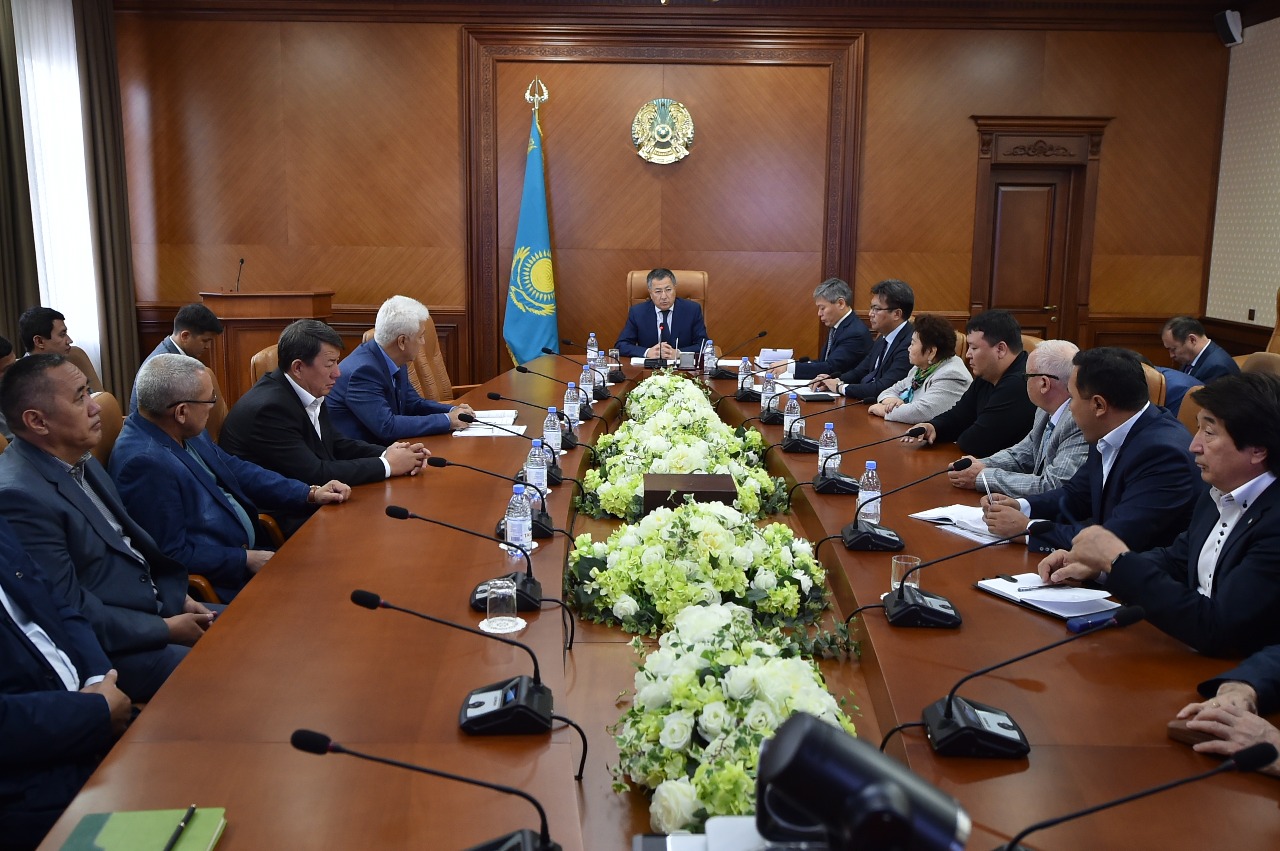 Ж.Түймебаев кәсіпорын  басшыларымен кездесті