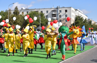 Шымкенттіктер қала күні мерекесін атап өтуде