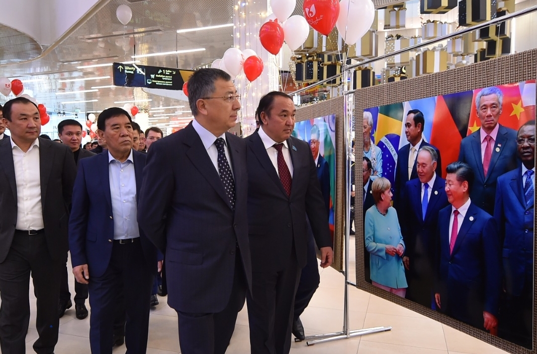 Шымкентте «Тəуелсіздік тұғырын бекіткен Елбасы»  атты фотокөрме ашылды

 