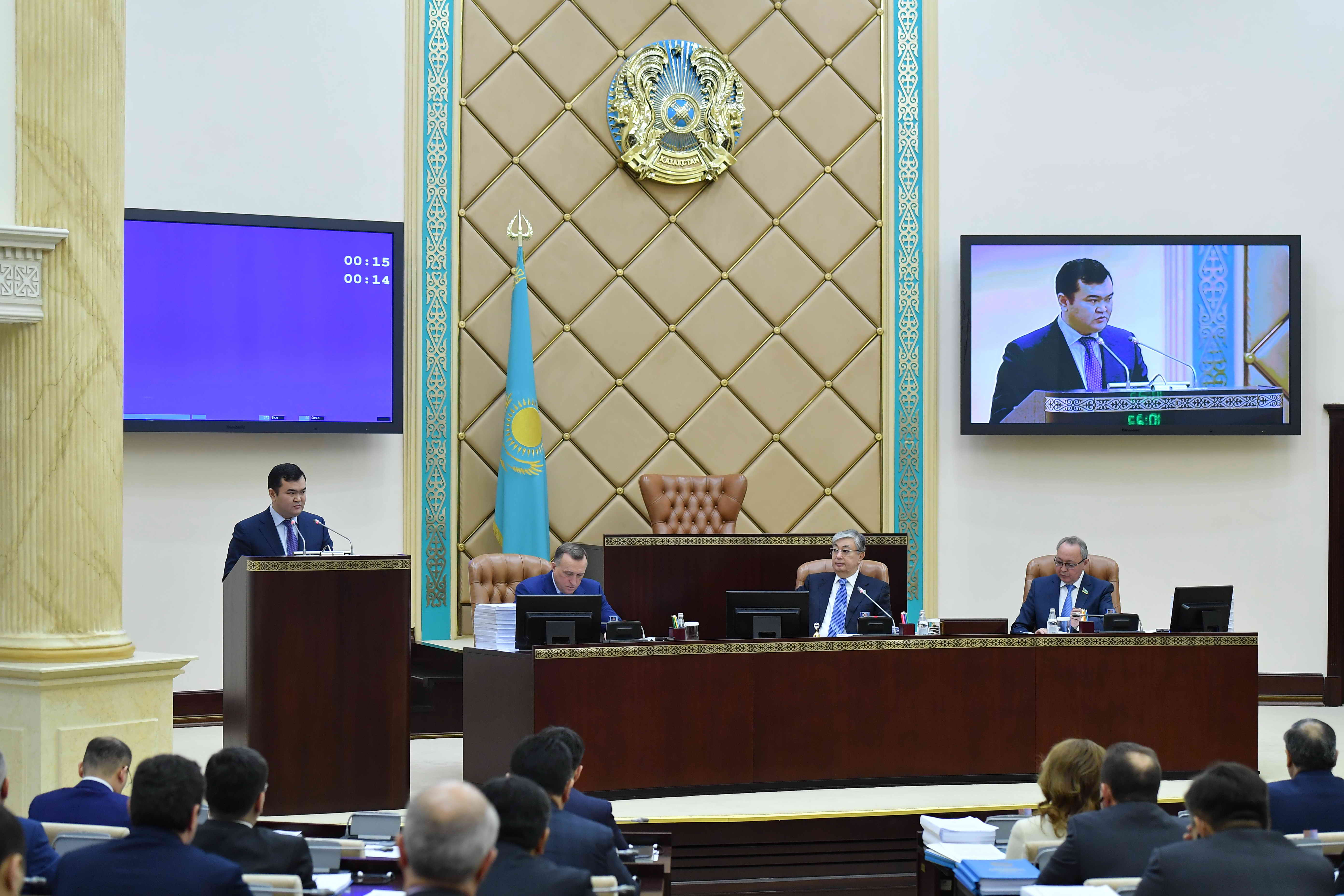Парламент кедендік реттеу, жер қойнауы мен оны пайдалану туралы кодекстерді және БАҚ туралы заңды қабылдады