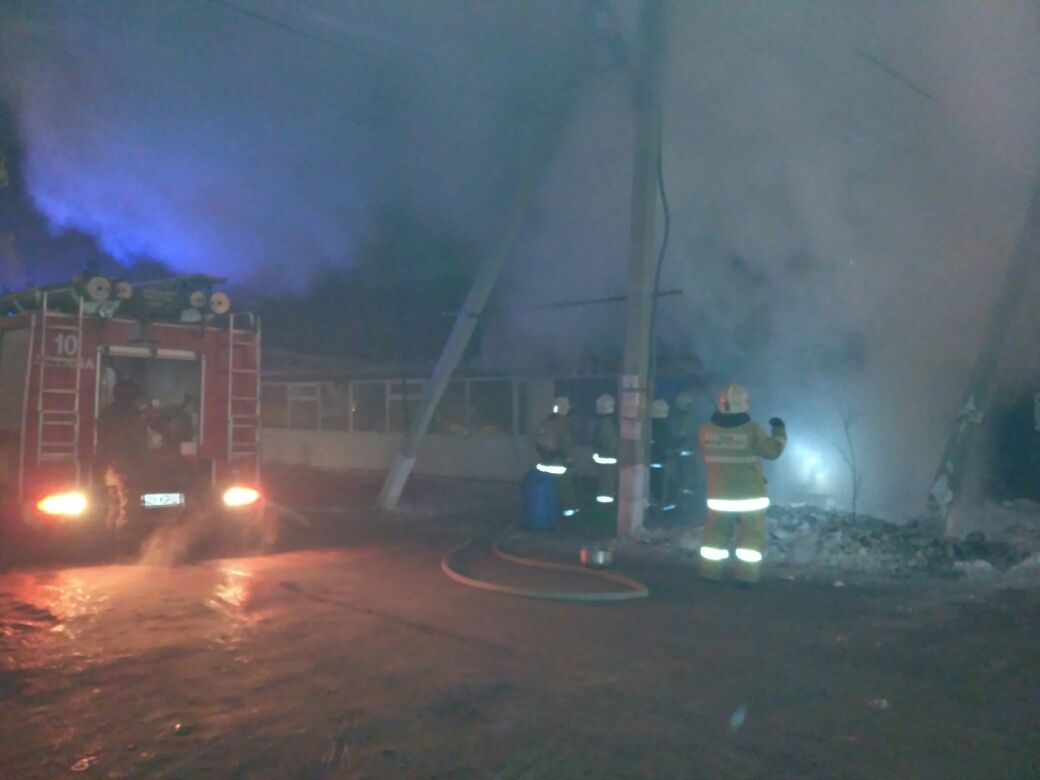 Астанада дәмхана өртеніп жатыр