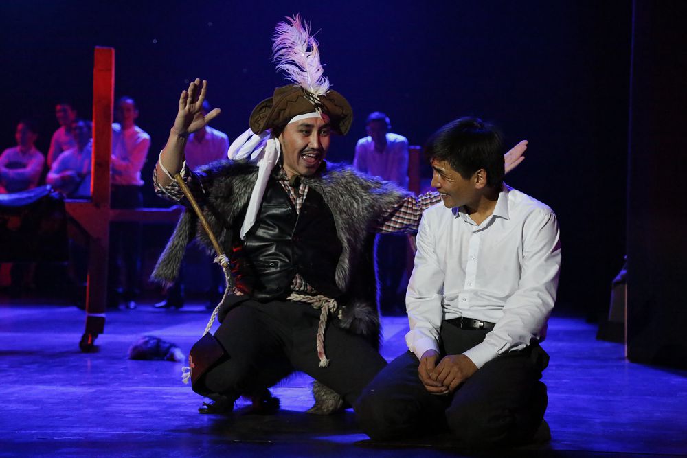 Театр: Балалықтың бейкүнә бейнесі