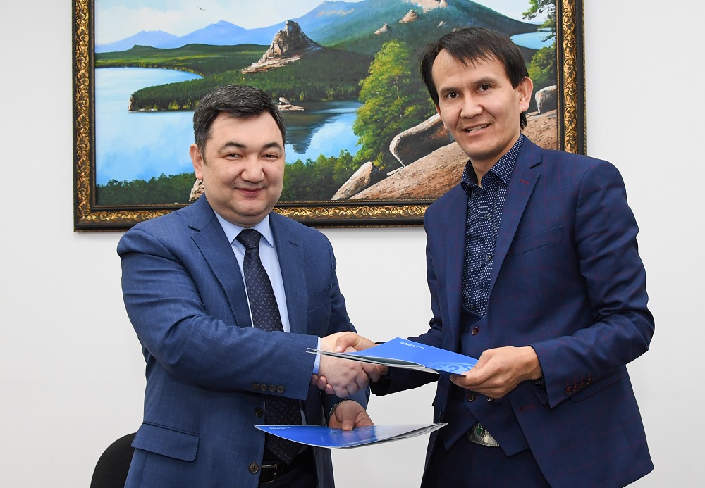 «Егемен Қазақстан» мен «Kazbilim» басшылары меморандумға қол қойды