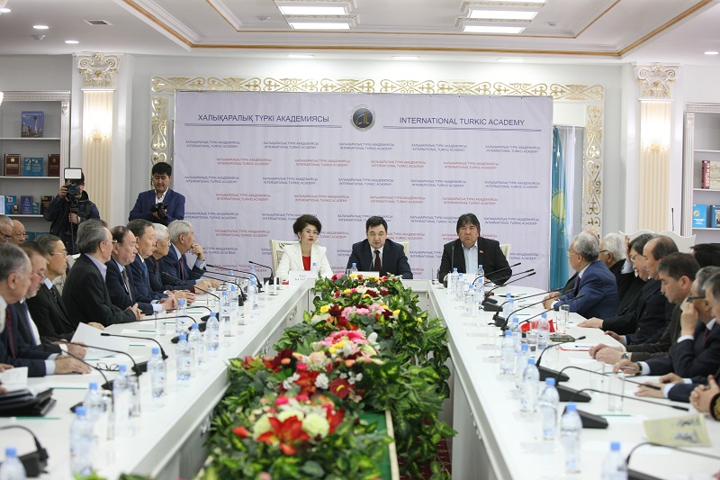 Астанада Шыңғыс Айтматовтың 90 жылдығына арналған халықаралық форум өтіп жатыр