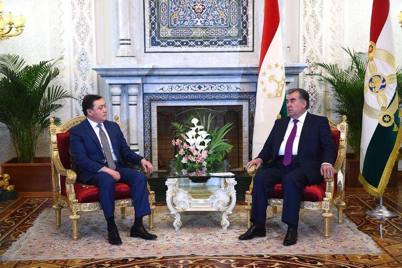 Асқар Мамин Тәжікстан президентімен кездесті