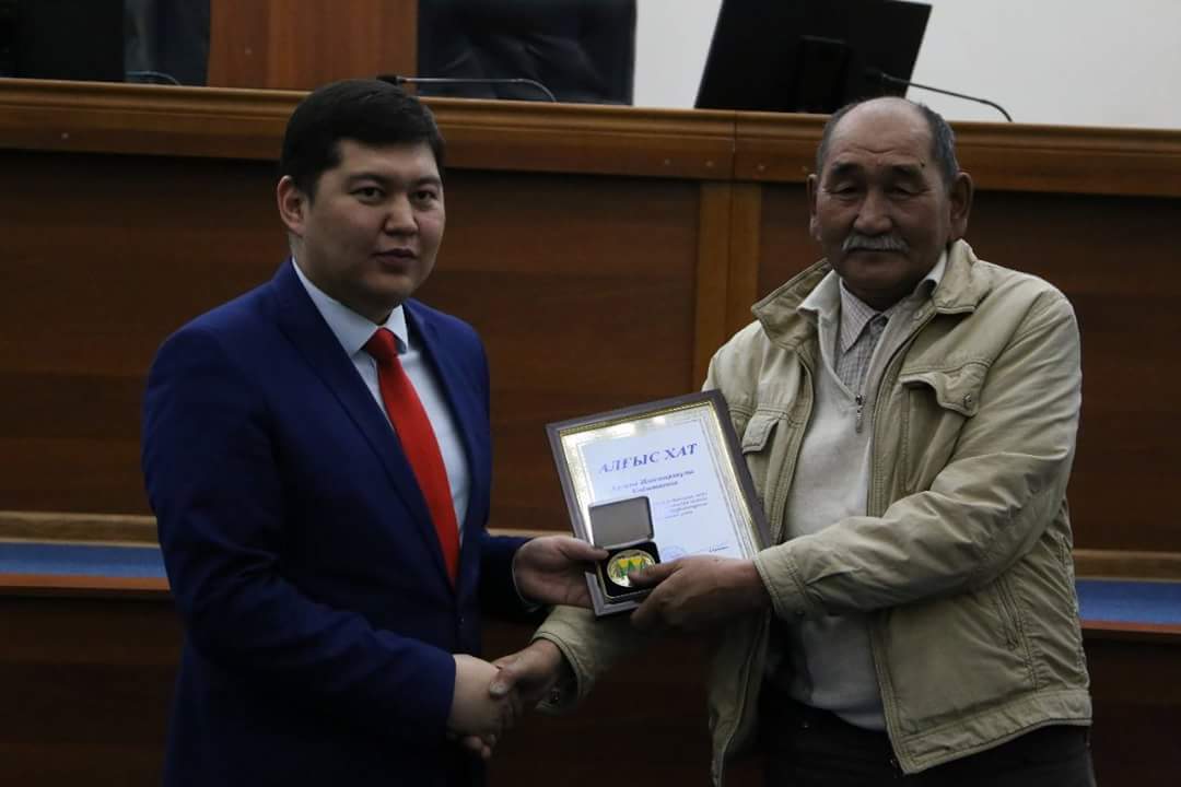 Өскеменде тасқын кезінде көмектескен азаматтар марапатталды