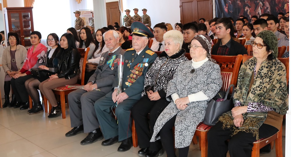 Семейде cоғыс жылдары туған әндерге арналған әдеби-музыкалық кеш өтті