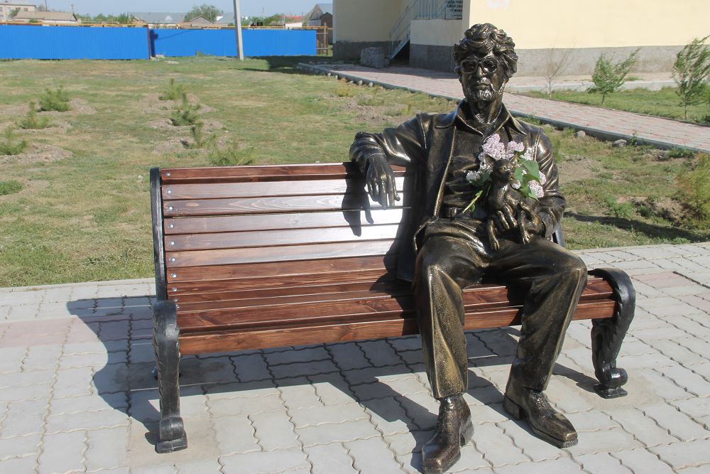 Батыс Қазақстан облысында суретші Сәкен Ғұмаровқа ескерткіш орнатылды