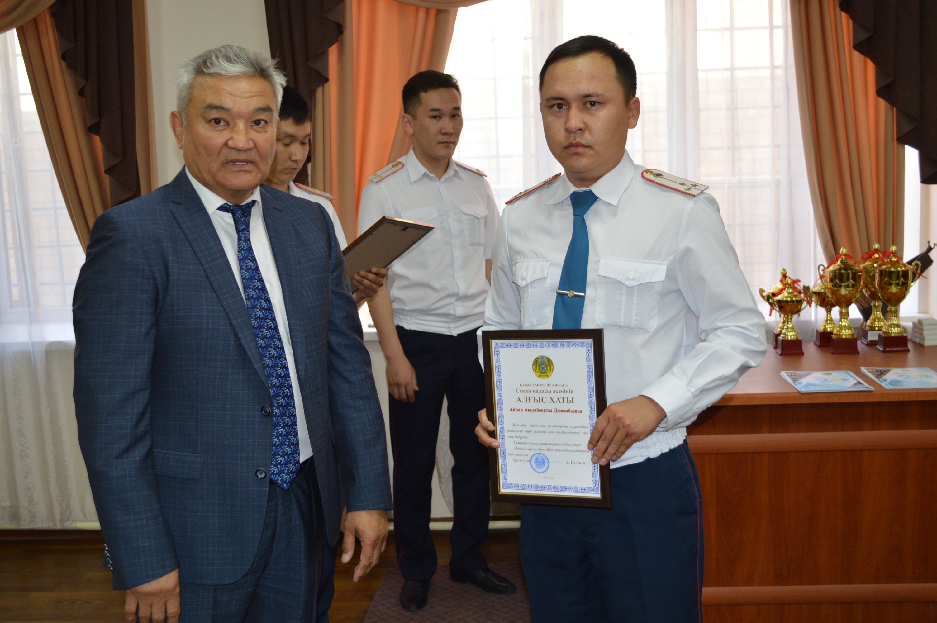 Семейде қала әкімі полиция қызметкерлерін кәсіби мерекелерімен құттықтады