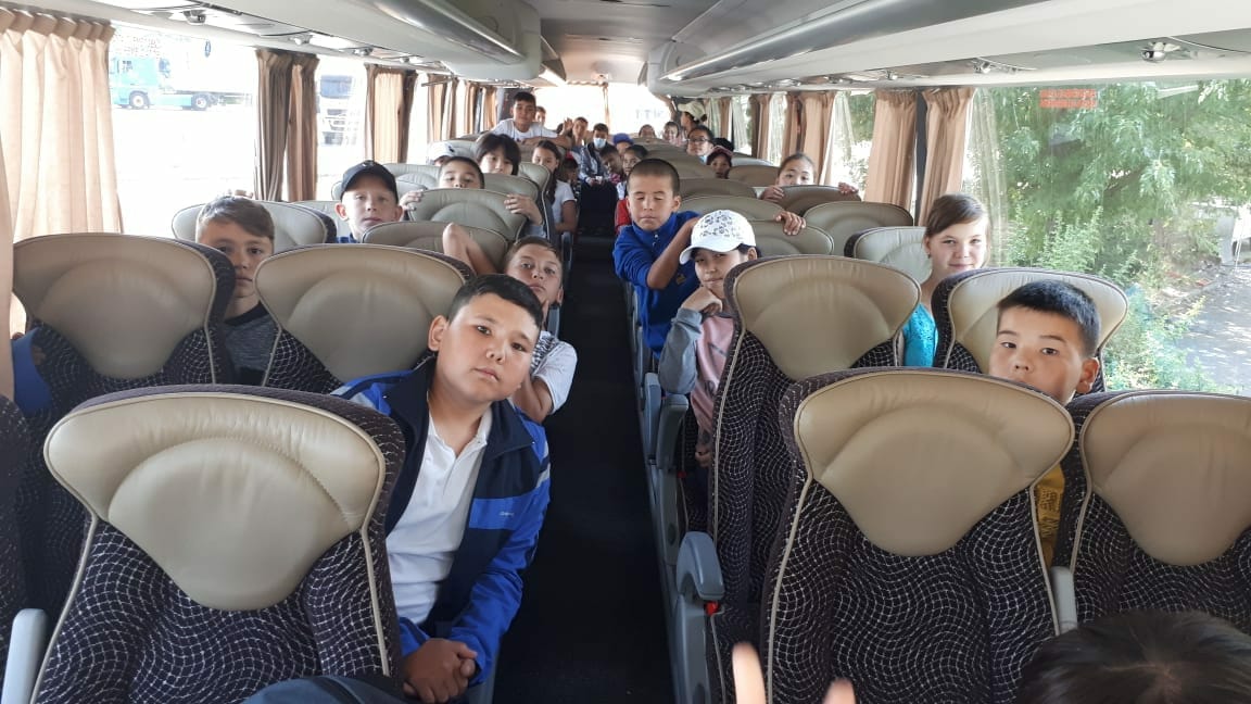 Атыраулық аз қамтылған отбасылардың балалары Италияға аттанды