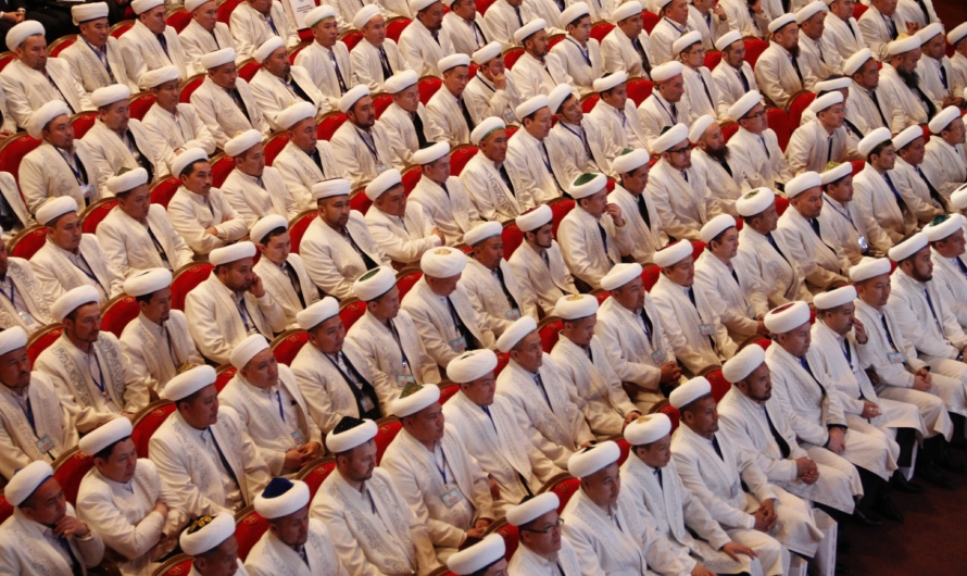 Білікті имамға зәрулік бар