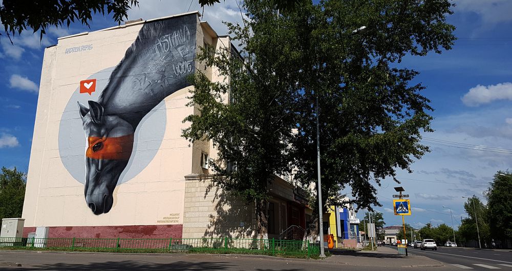 Астана граффитимен ажарлана түсті