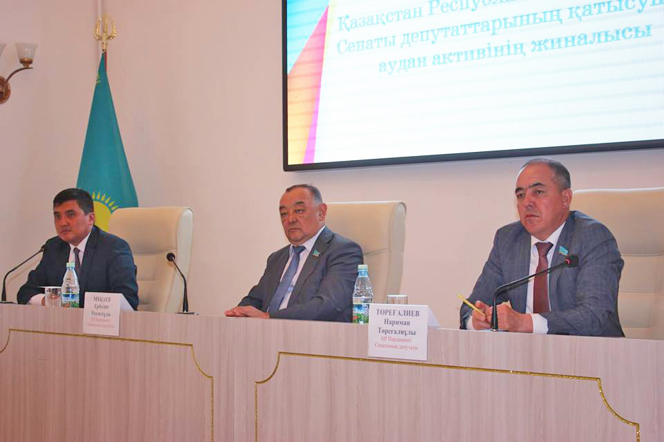 Сенаторлар Батыс Қазақстан облысындағы Жәнібек ауданында болды