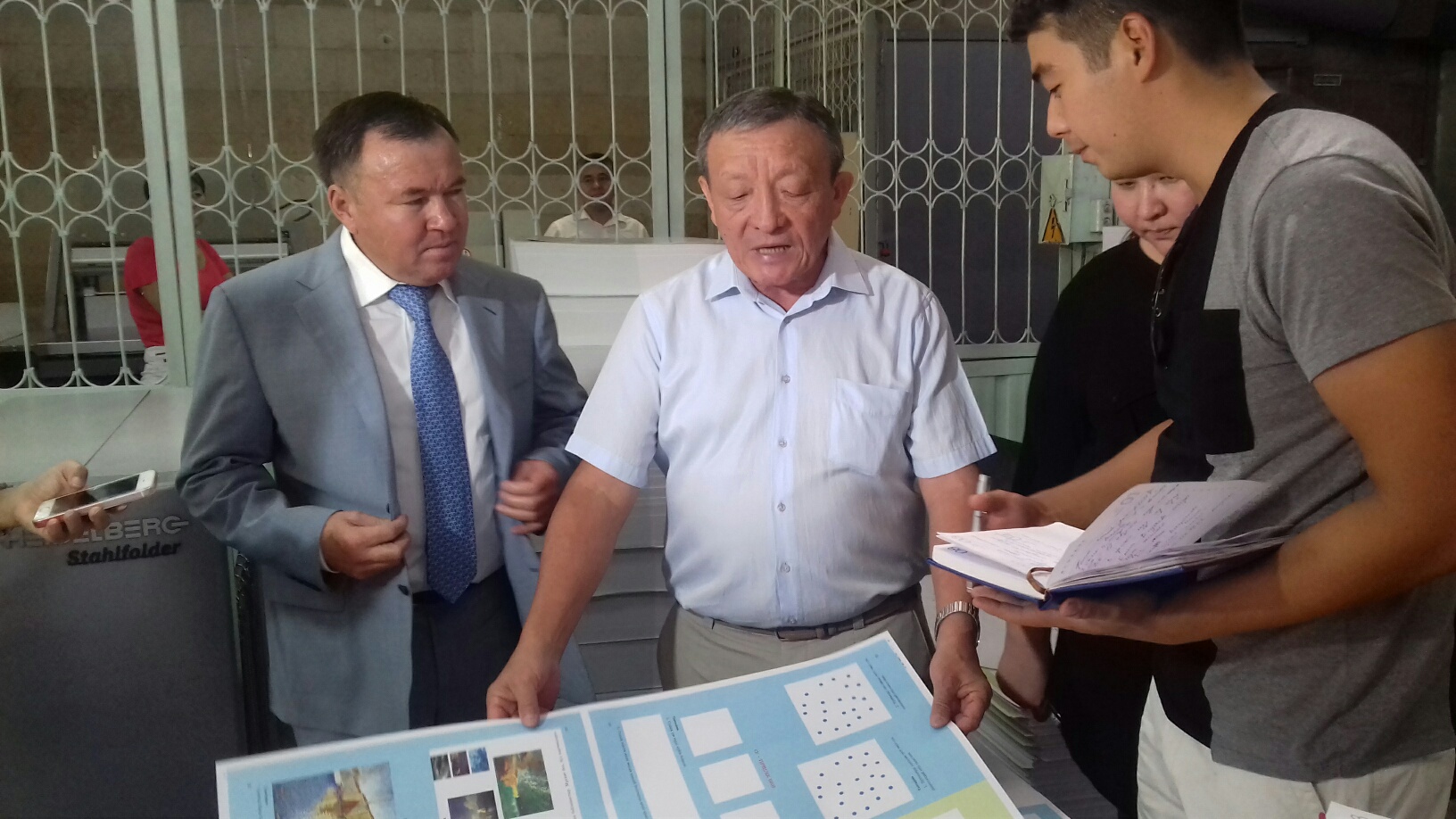 Алматыда 2018-2019 оқу жылына арналған оқулықтарды дайындау барысы таныстырылды