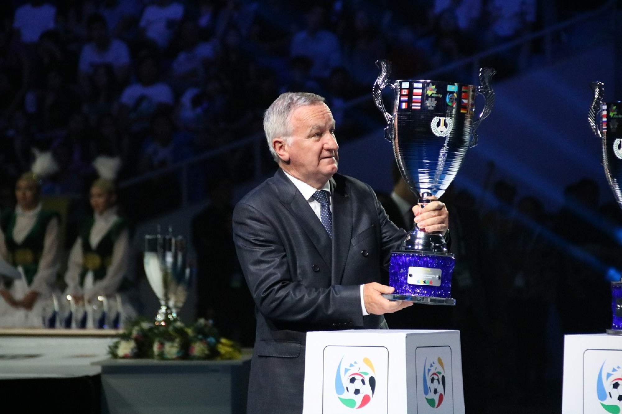 Күміске қол жеткіздік
