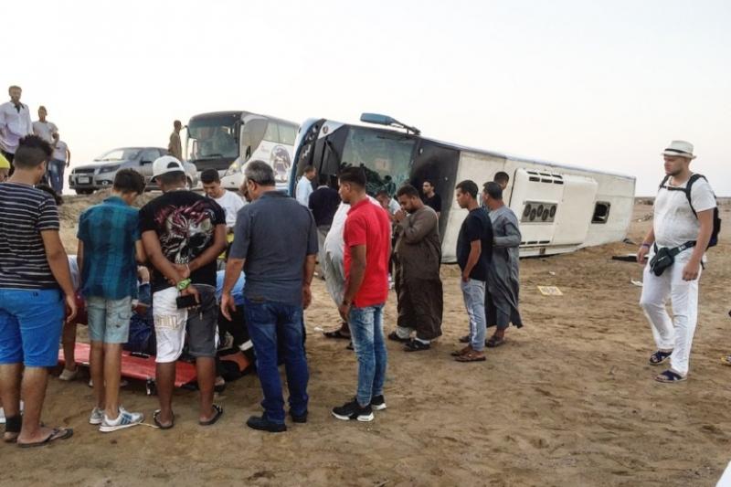 Мысырда 22 қазақстандық турист отырған автобус аударылды
