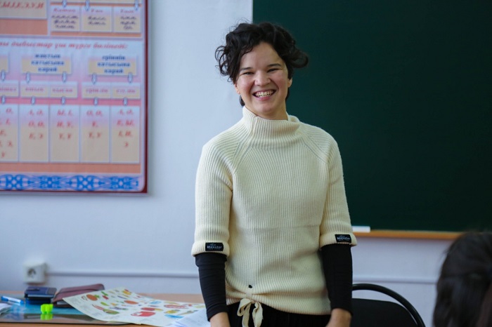 Америкалық еріктілер ауыл балаларына ағылшын тілін үйретуде