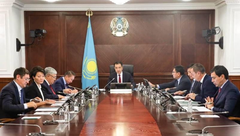 Үкімет үйінде Президент Жолдауын орындау аясында еңбекақы мөлшерін арттыру мәселелері талқыланды