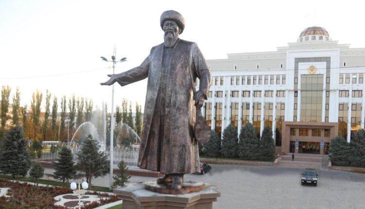 Таразда Жамбыл Жабаев ескерткіші ашылды