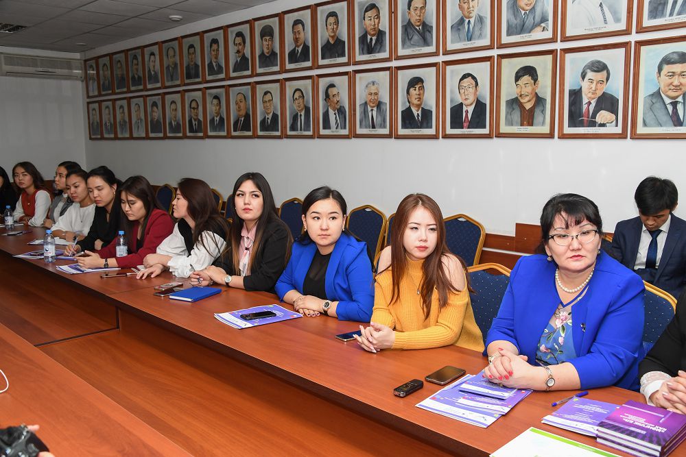 «Егемен Қазақстан» газетінің журналистері болашақ тілшілермен кездесті