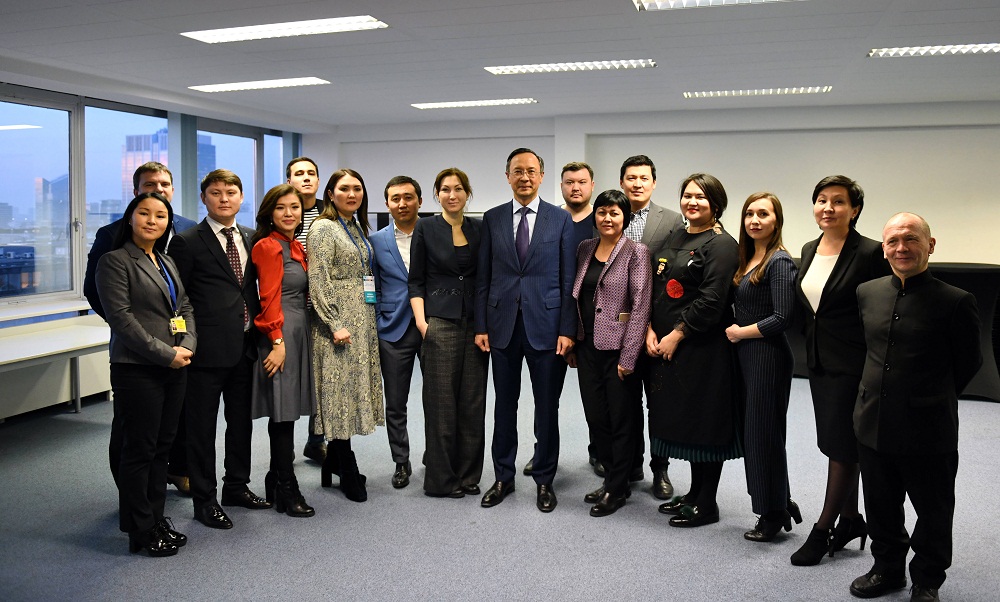 Қайрат Әбдірахманов Брюссельде қазақстандық журналистермен кездесті