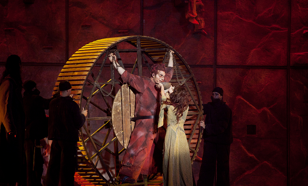 Гиннестің рекордтар кітабына енген Notre Dame de Paris мюзиклі қазақ тілінде қойылады 