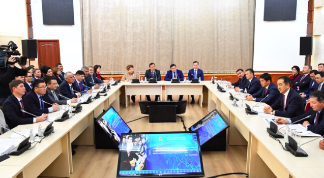 Б. Сағынтаев ТжКББ мекемелерінің басшыларымен кездесіп, білім беру нысандарын аралады