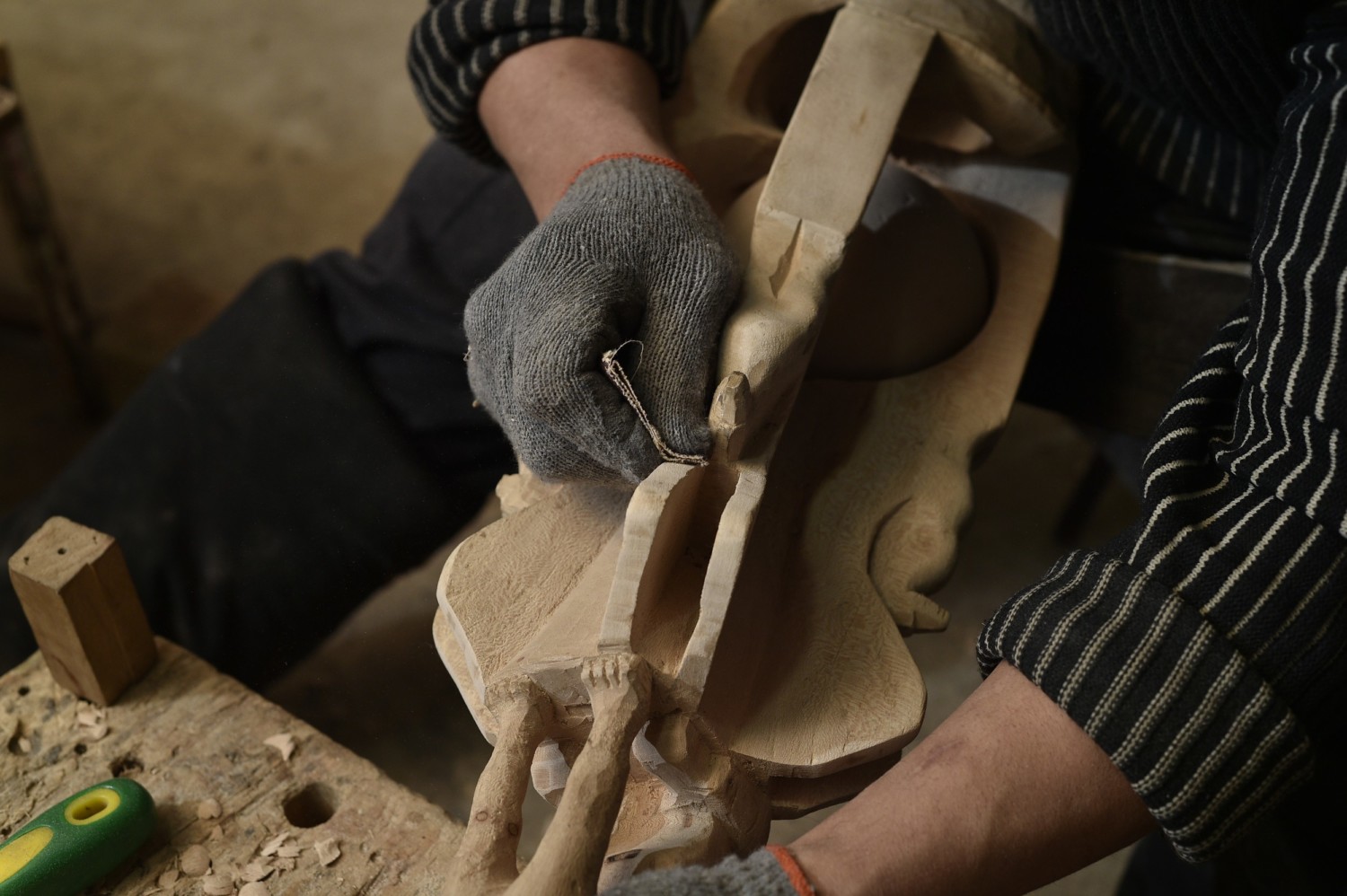 Қобыз жасауды үйрену үшін басымды қатерге тіккенмін (Фоторепортаж)