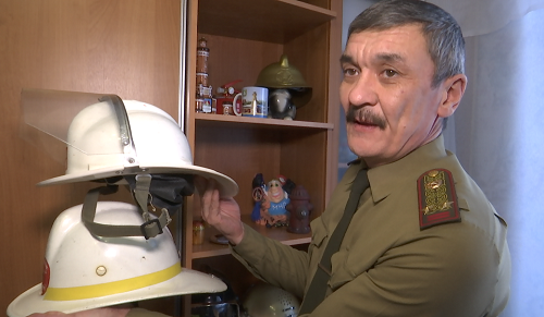 Өрт каскаларын жинаумен айналысатын подполковник