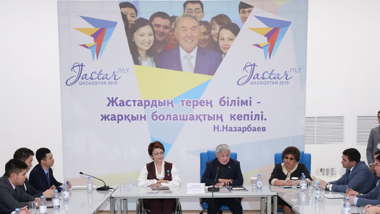 Бердібек Сапарбаев облыстағы жастар қозғалысының белсенділерімен кездесті