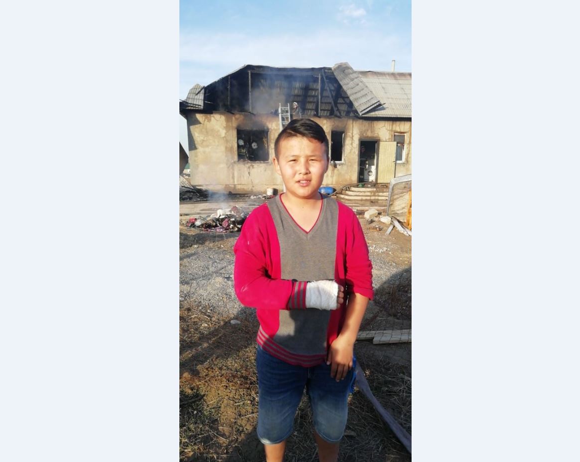 13 жасар Бақытжан екі баланы өрттен құтқарды