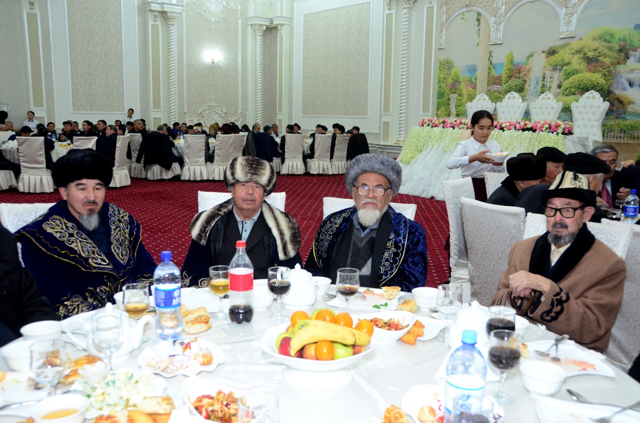 Шымкенттіктер көршілеріне ізет көрсетті