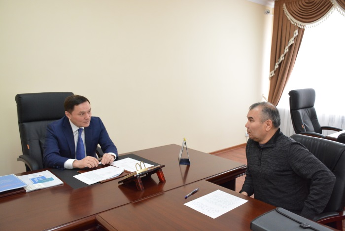 Ақмола облысының әкімі Ермек Маржықпаев азаматтарды жеке мәселелерімен қабылдады