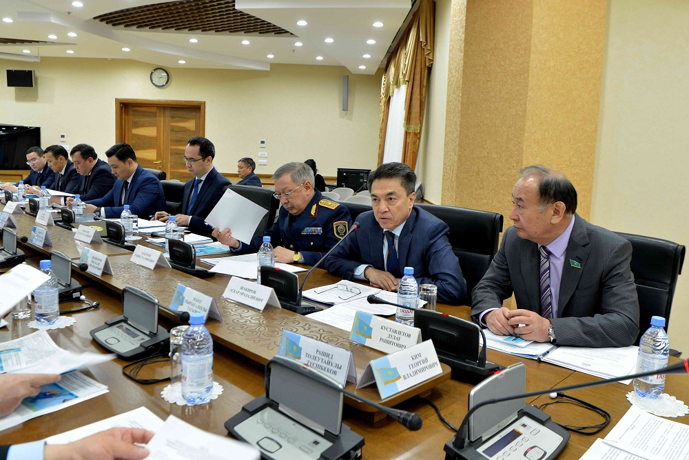 Сенат комитеті Қазақстан азаматтығын заңнамалық тұрғыдан реттеу мәселелерін талқылады