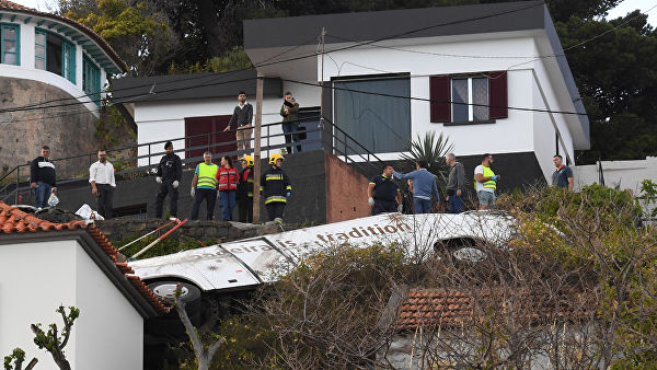 Португалияда туристік автобус апатқа ұшырап, 29 адам қаза тапты