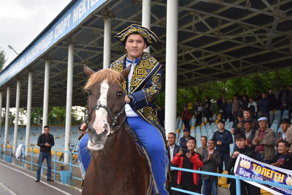 Азия чемпионына ат мінгізді