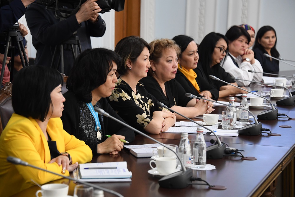 Г. Әбдіқалықова көп балалы аналармен кездесті