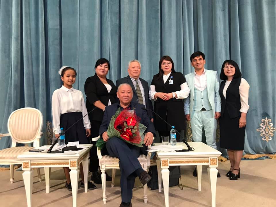 Мемлекеттік қызметкерлер ақын Ерекен Қорабаевпен кездесті