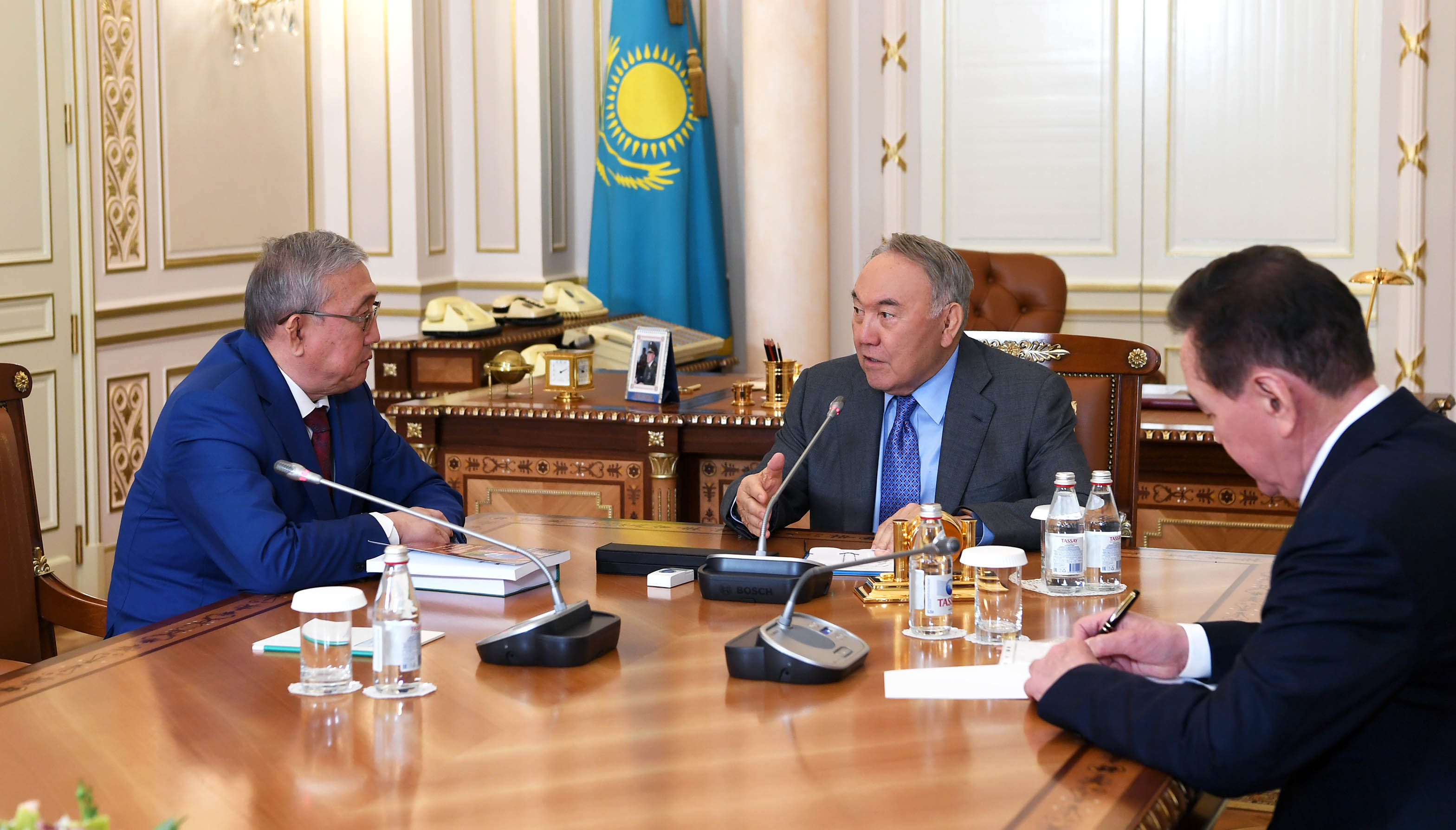 Қазақстанның Тұңғыш Президенті Уәлихан Қалижанды қабылдады