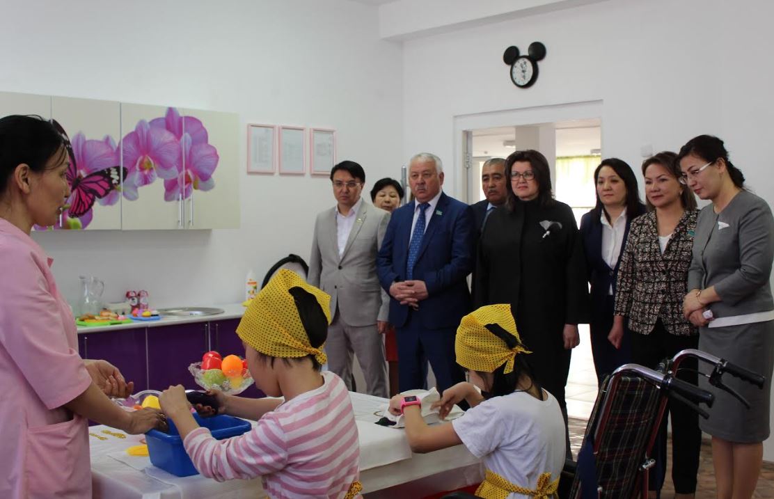 Мәжілісмендер Қызылордадағы арнаулы әлеуметтік қызмет көрсету балалар орталығының жұмысымен танысты