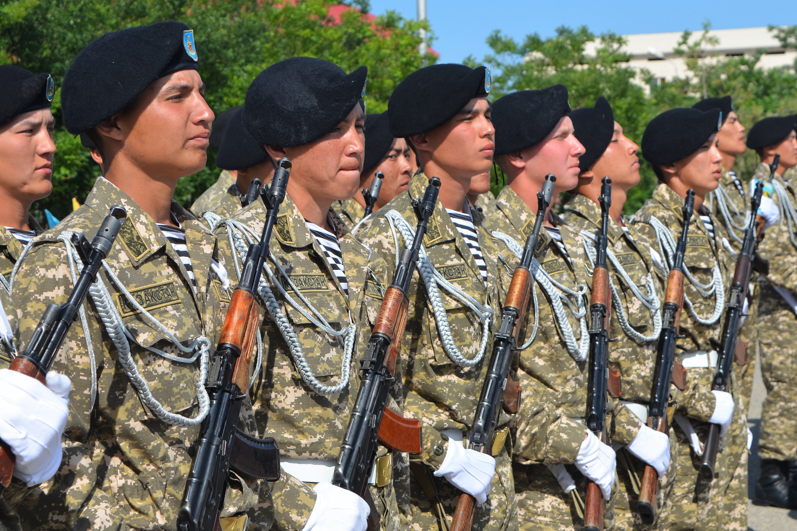«Батыс» өңірлік қолбасшылығының 700 жас сарбазы әскери ант қабылдады