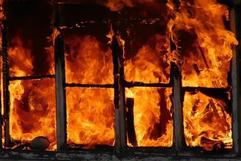БҚО-да тұрғын үй өртеніп, бес балалы отбасы баспанасыз қалды